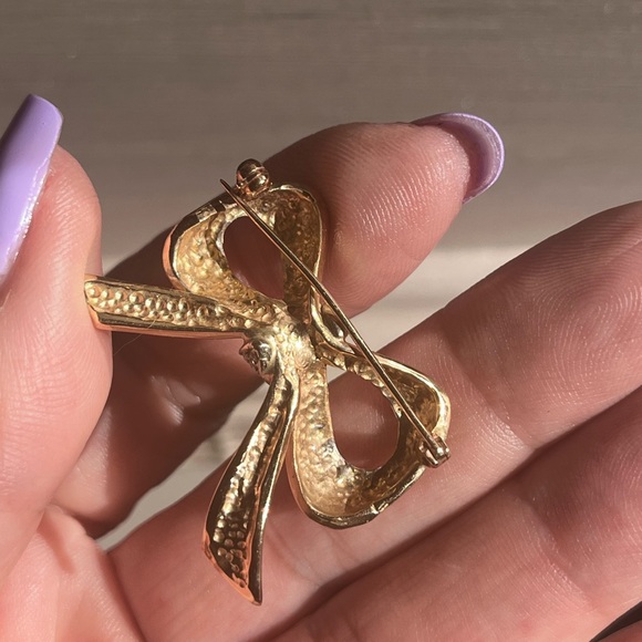 Gold Bow Brooch - Picture 4 of 4